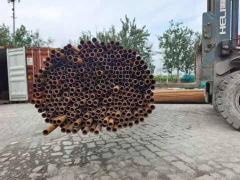 forklift loading bundle seamless steel pipes for shipping