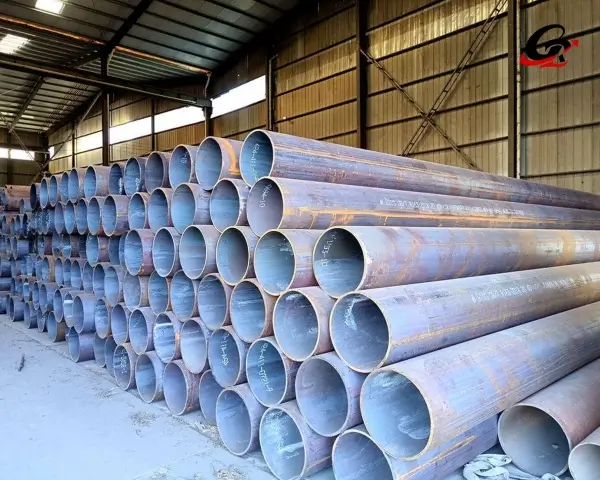 Hot Rolled Welding Carbon Steel Pipe ERM Iron Tube Round Square