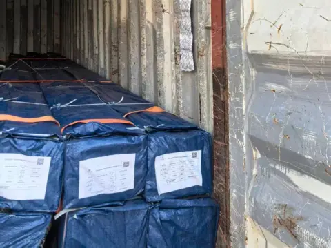 Chinese and English labels