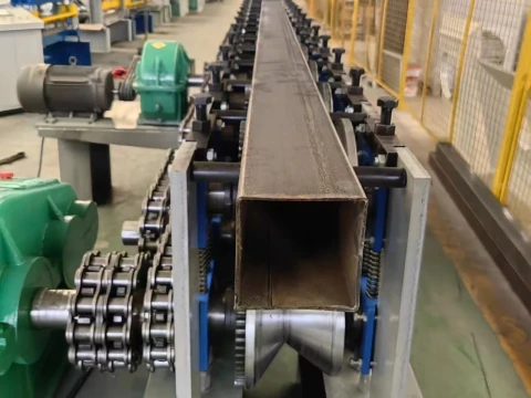 Hot-rolled square carbon steel pipe