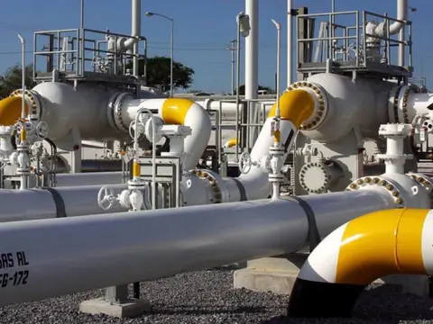 Outdoor Galvanized Fluid Pipeline System