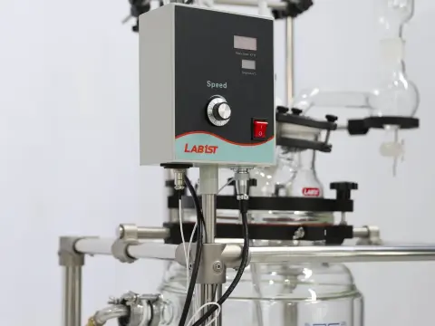 Laboratory reaction apparatus