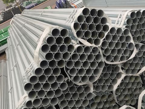 Small bundles of Z80 galvanized scaffolding pipes
