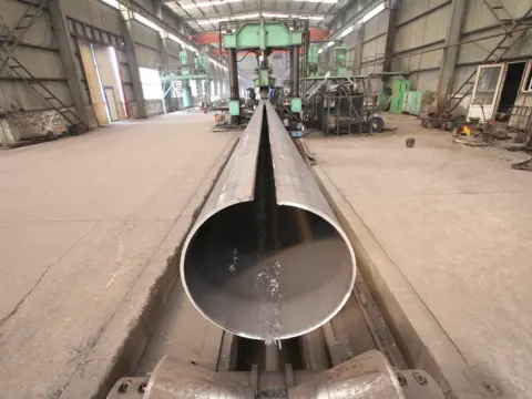 Welding the seams of medium-thick plates