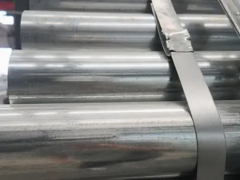 hot-dip galvanized steel pipe surface
