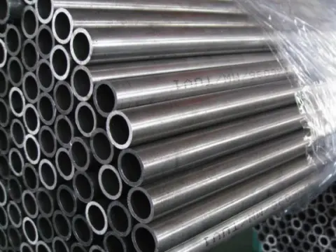 Chrome-plated seamless pipe
