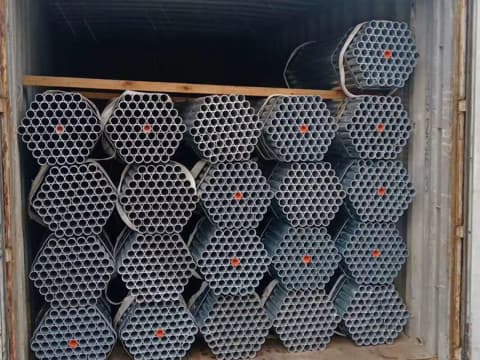 Loading ERW galvanized pipes into containers