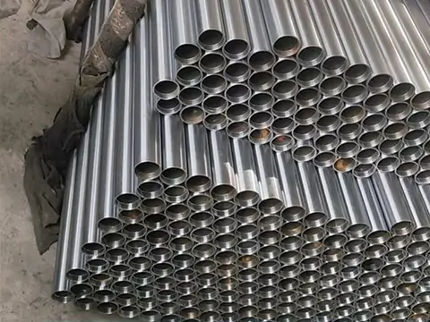 Polished, wear-resistant silver steel pipe
